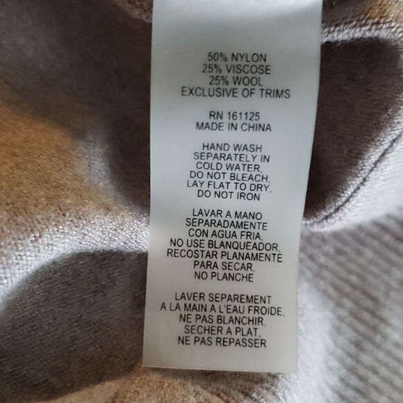 Liquid by Sioni Sweater - Picture 14 of 16